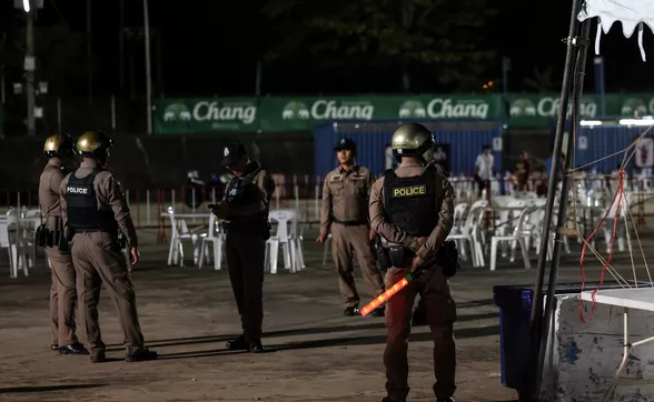 申宝配资 柬军进攻失败！泰国军方紧急动员，大批士兵全副武装连夜登车