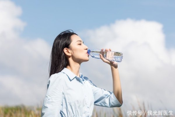速牛配资 寿命长短，喝水便知？提醒：多喝水后发现这6个异样，尽早就医