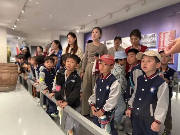 双融优配 寻踪华工史 厚植爱国情——孙家疃街道组织开展历史教育实践活动